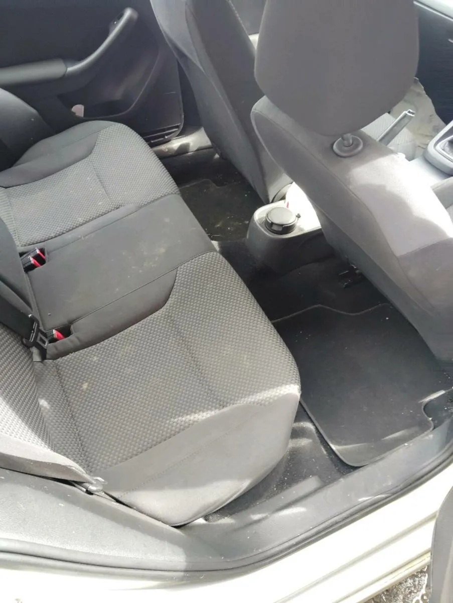 Breaking VW Jetta 2012 cay lhw lr7l 1.6tdi - Image 4