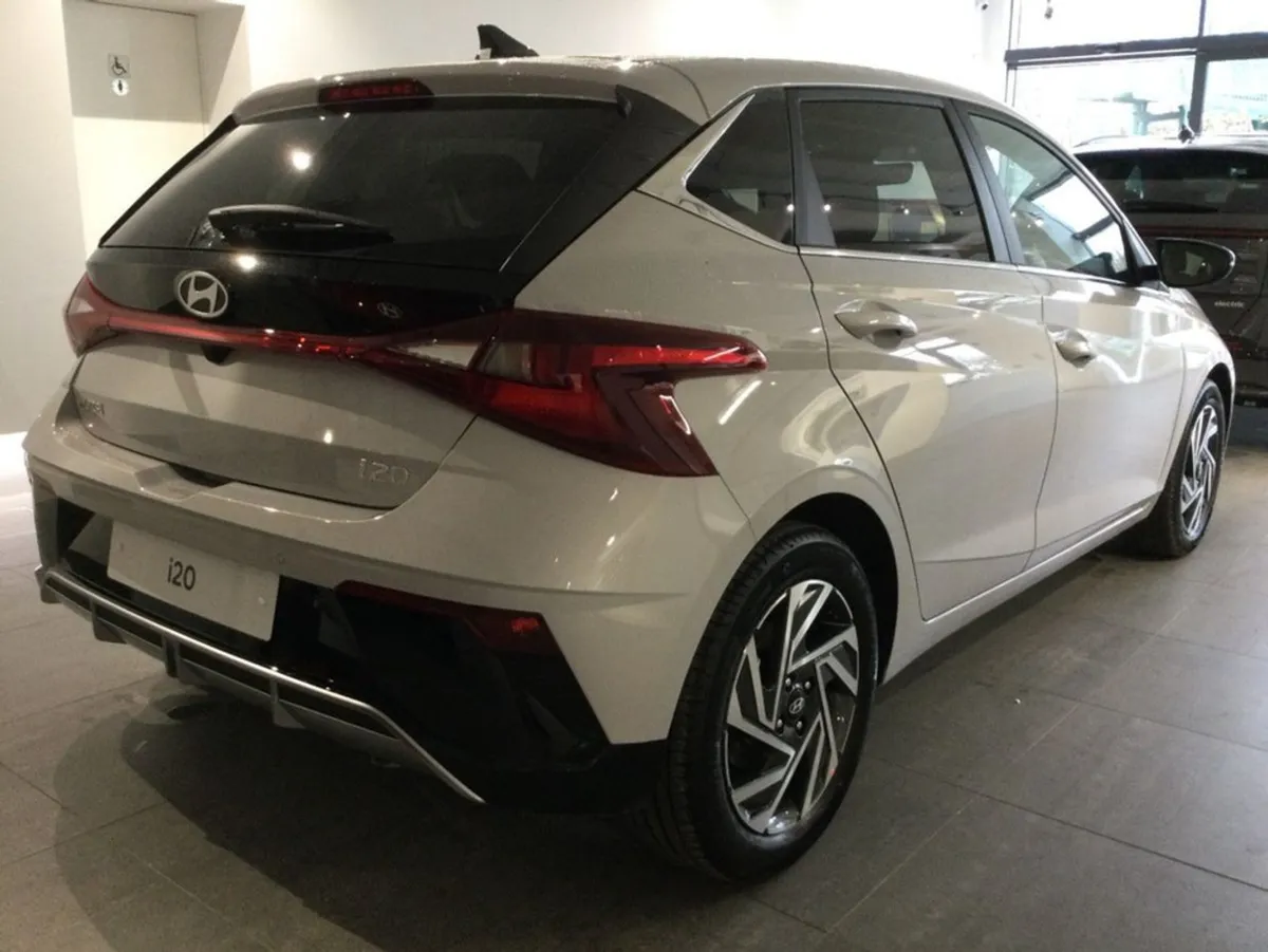 Hyundai i20 1.0 Deluxe Plus Automatic - Image 3