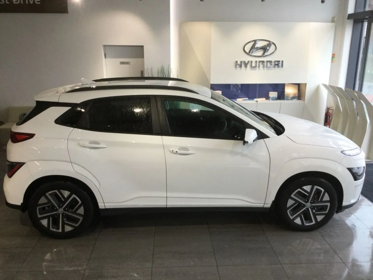 Hyundai Kona Kona EV Executive 39 kWh - Demo - On - Image 2