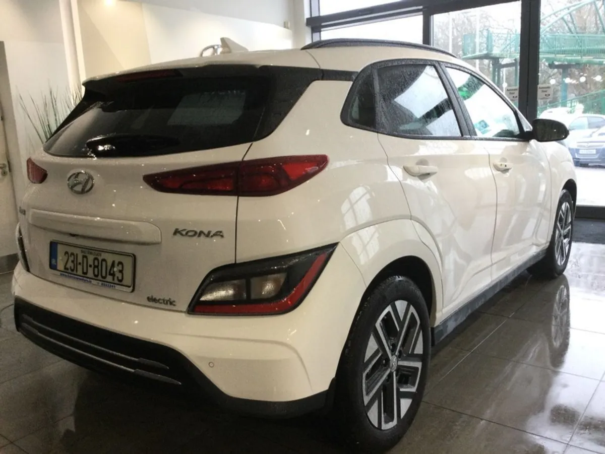 Hyundai Kona Kona EV Executive 39 kWh - Demo - On - Image 3