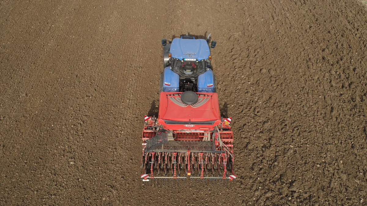 KUHN VENTA Mounted Seed Drill - Image 4