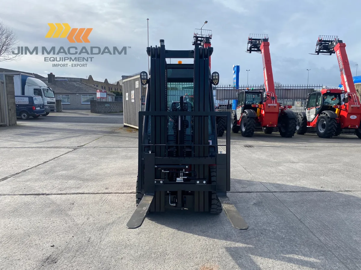 Manitou MI 25 D Forklift Cab Demonstrator Unit - Image 4