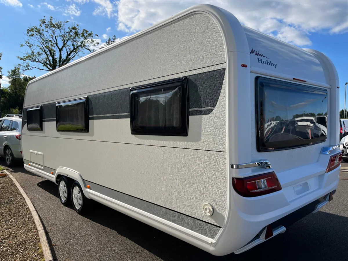 2022 HOBBY 650 UMFE 5/6 BERTH LUXURY CARAVAN - Image 3