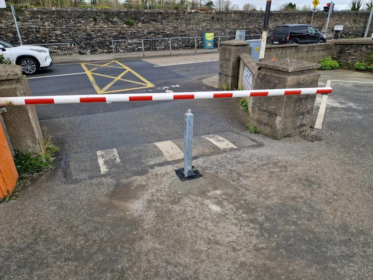 Parking bollards telescopic - Image 3