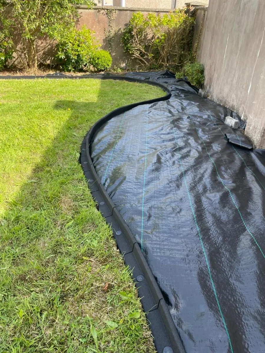 1.2m Rubber Lawn Edging - Image 2