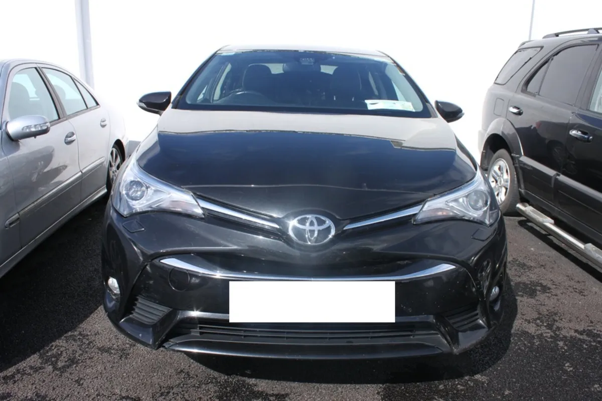 Toyota Avensis 2.0 D-4D Excel, 2016  (Damaged) - Image 1