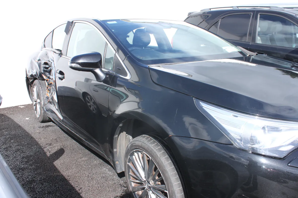 Toyota Avensis 2.0 D-4D Excel, 2016  (Damaged) - Image 3