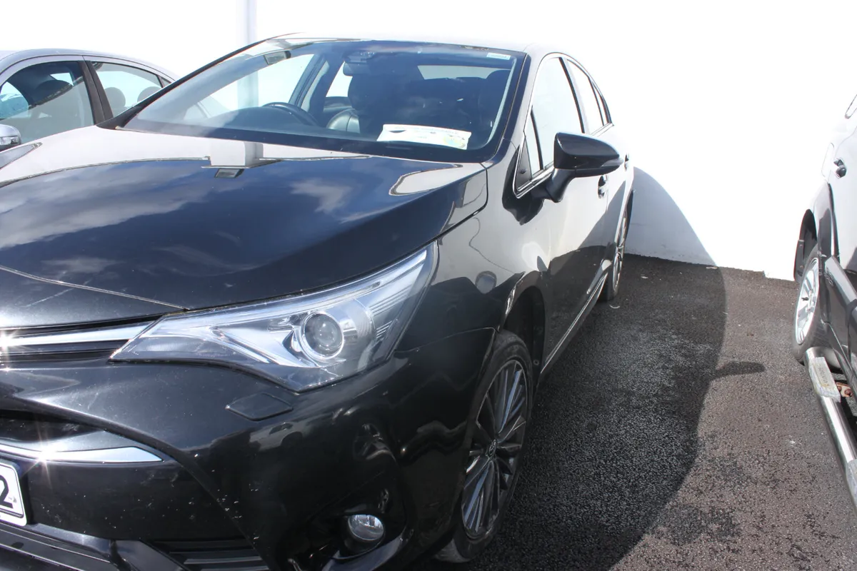 Toyota Avensis 2.0 D-4D Excel, 2016  (Damaged) - Image 4