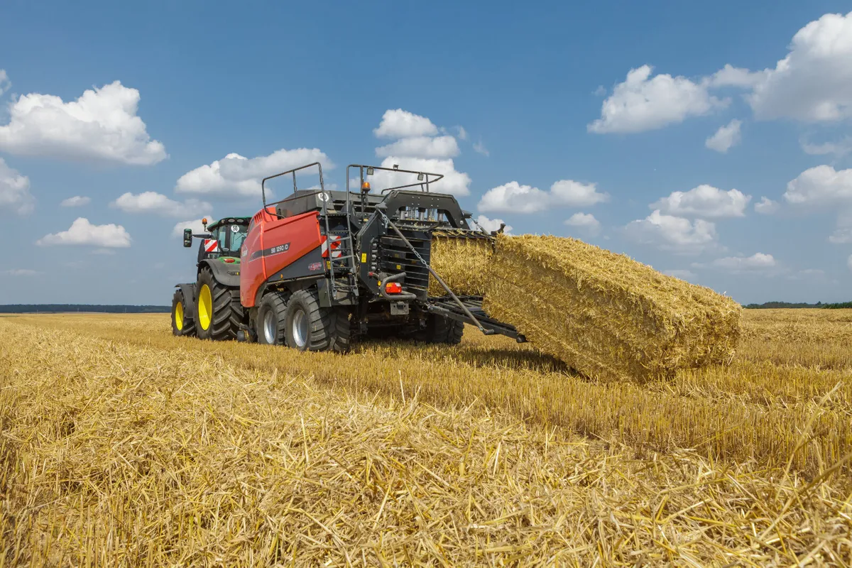 KUHN SB 1209 SQUARE BALER - Image 1