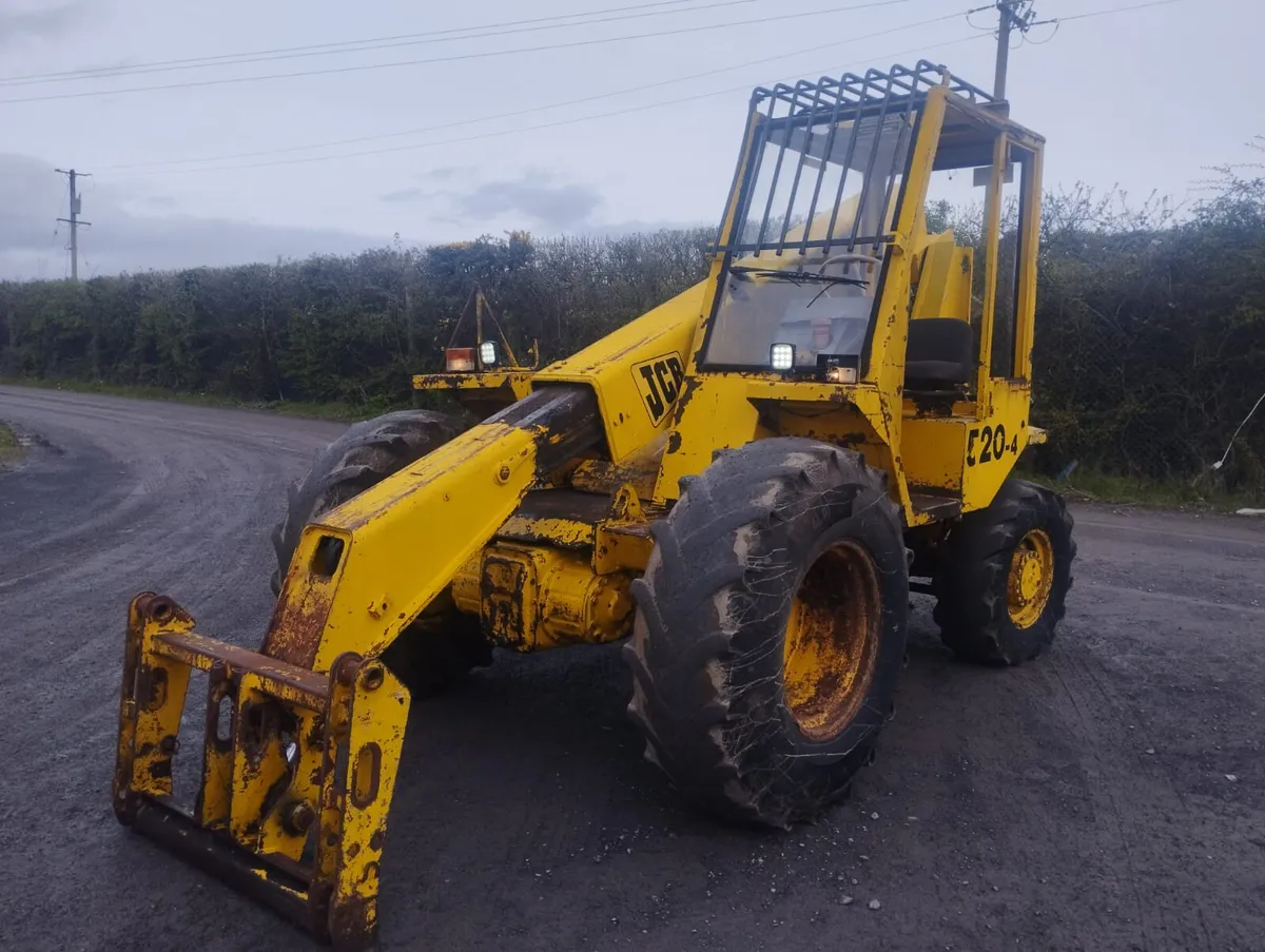 JCB 520/4 Telescopic Forklift - Image 1