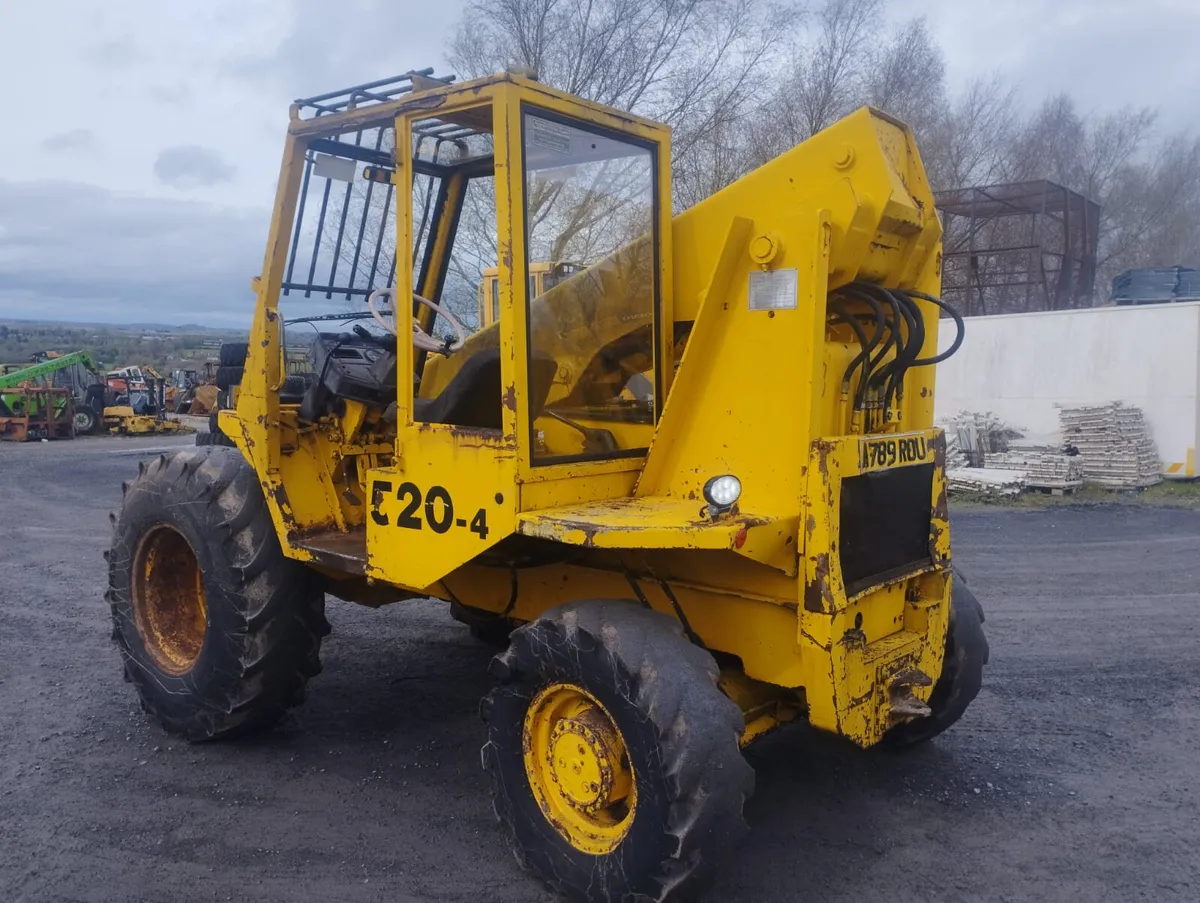 JCB 520/4 Telescopic Forklift - Image 2