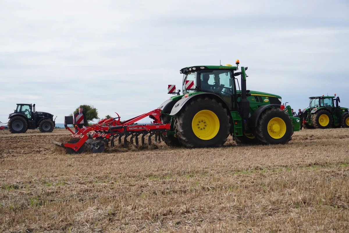 KUHN CULTIMER Stubble Cultivator - Image 2