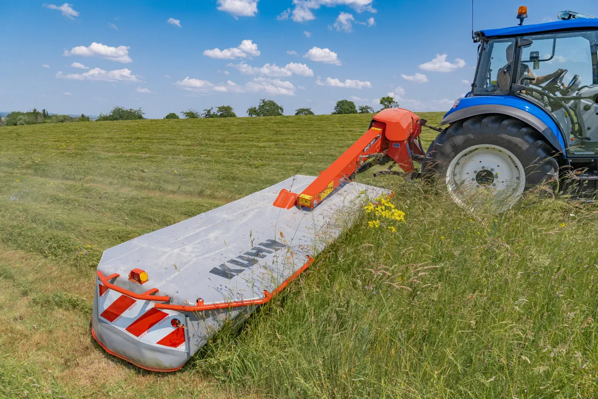 GMD-1011-LIFT-CONTROL Disc Mower - Image 3