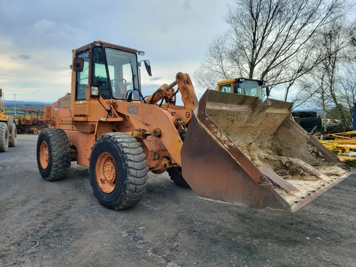 Case 621 Loading Shovel - Image 1