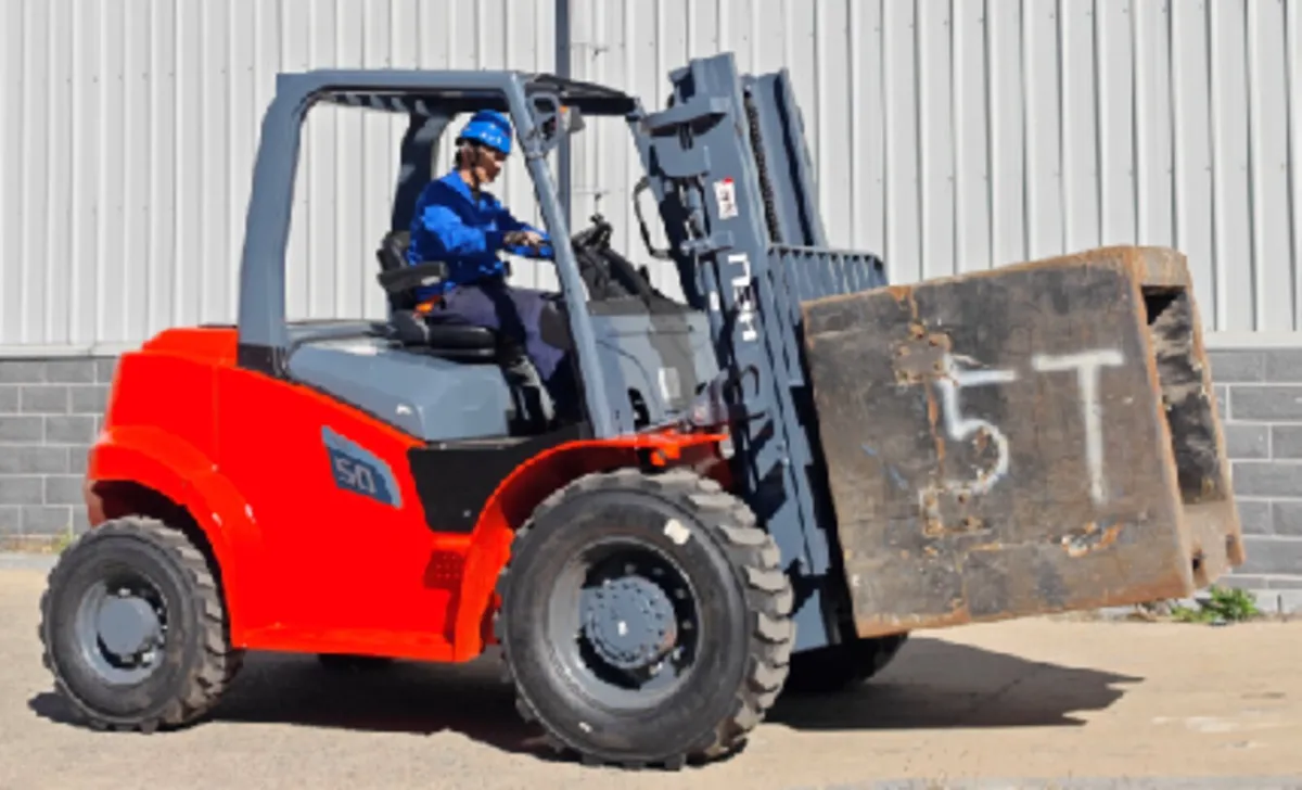 New Heli 5 ton rough terrain forklifts - Image 3