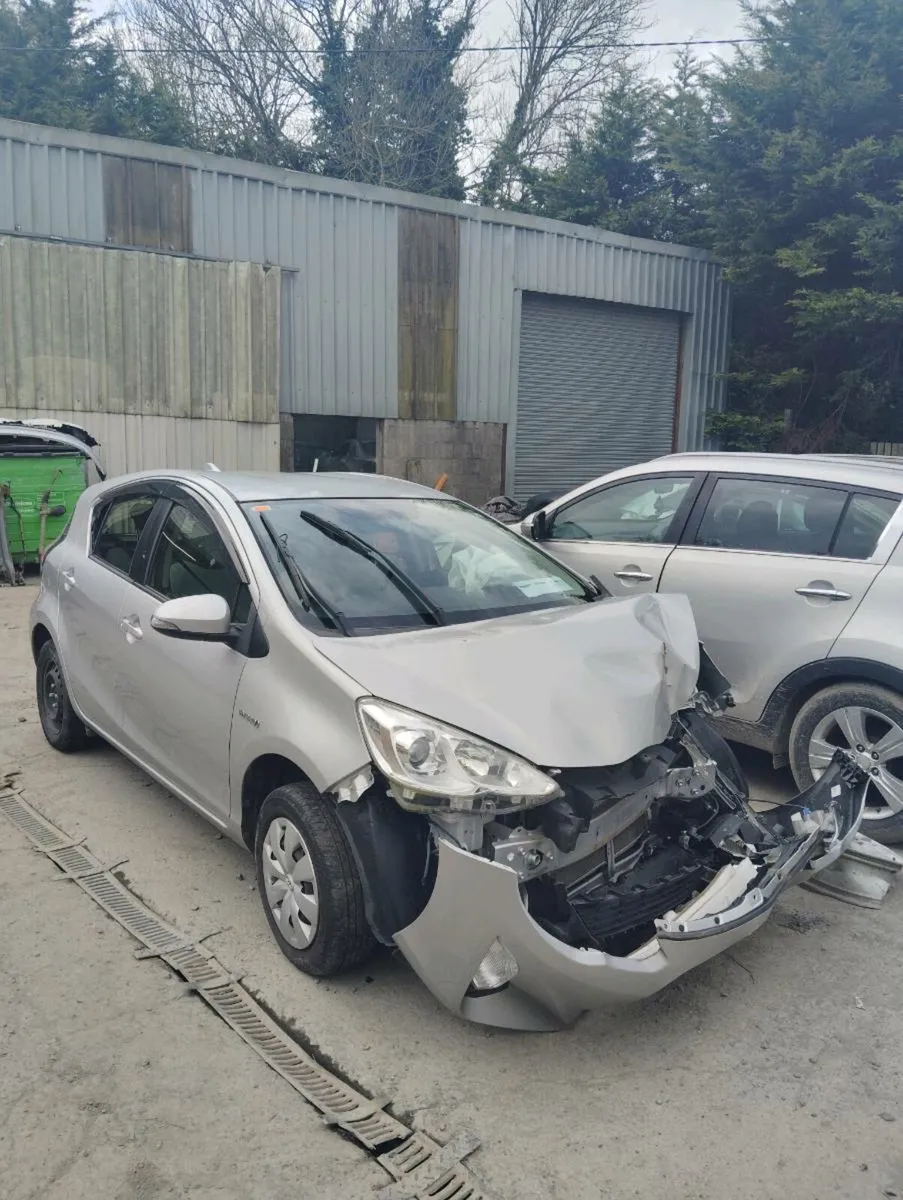 Breaking Toyota aqua 2016 - Image 1