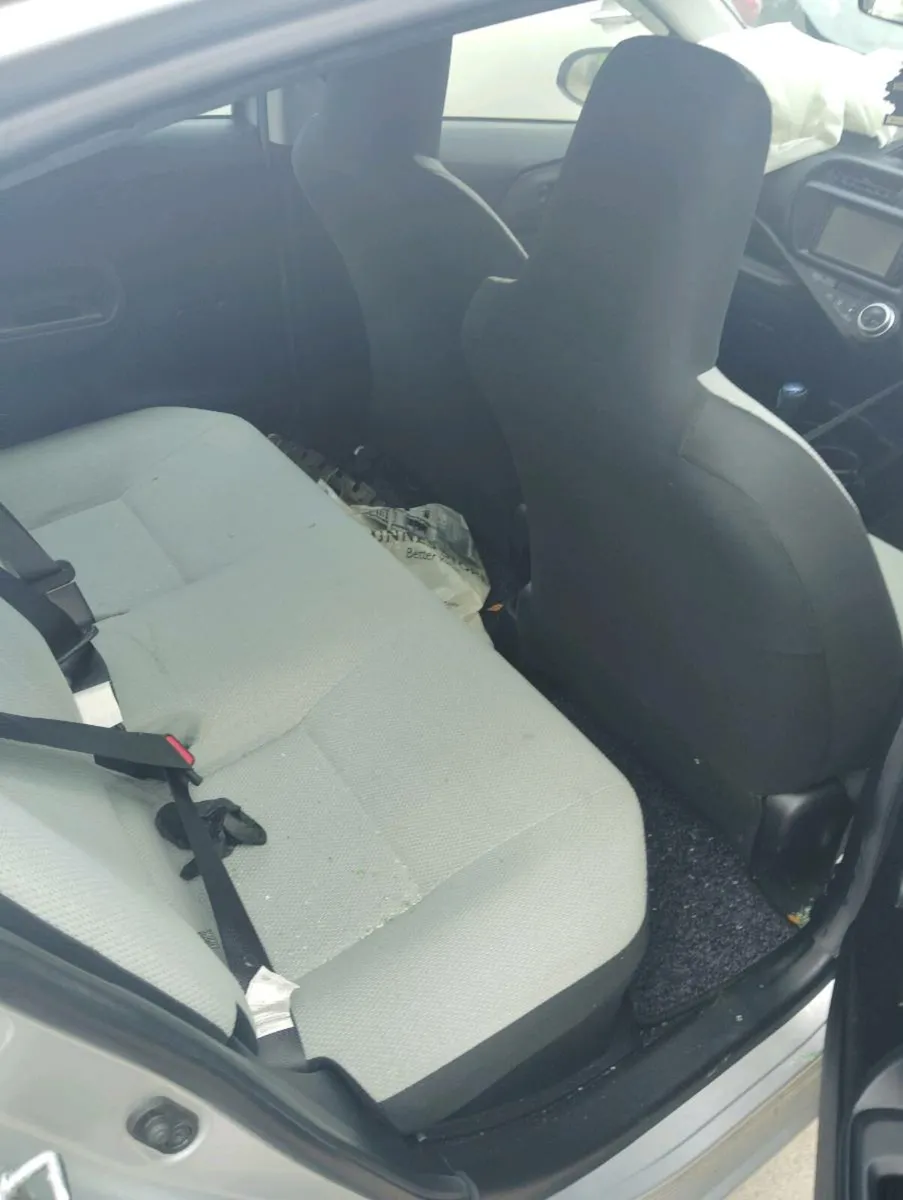 Breaking Toyota aqua 2016 - Image 3