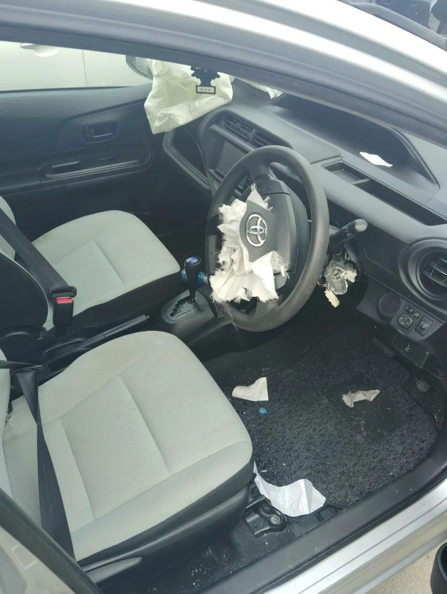 Breaking Toyota aqua 2016 - Image 4