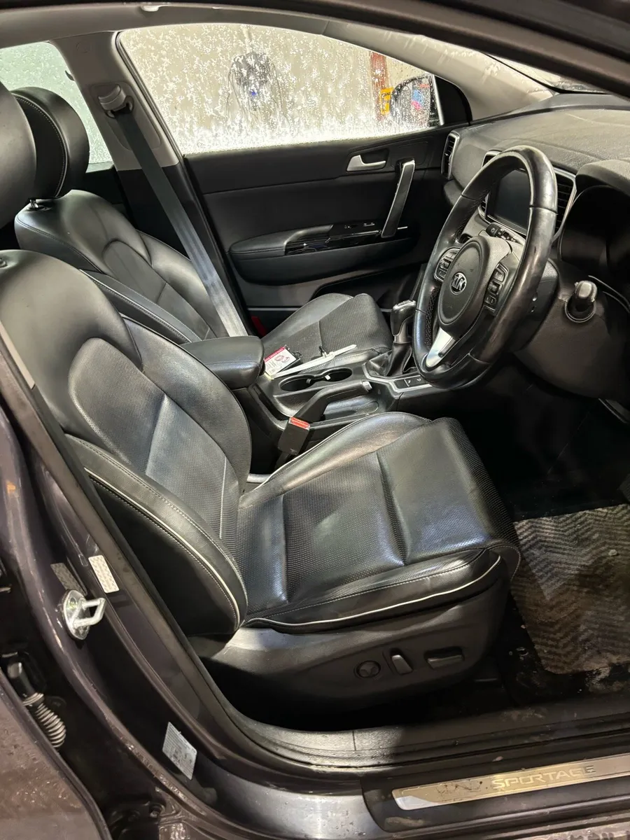 Hyundai Tucson- Kia Sportage leather seats - Image 3