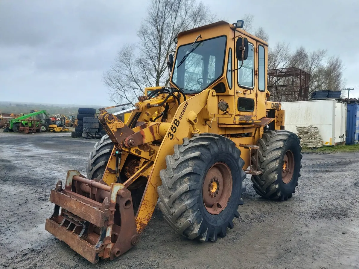 Michigan 35B Loading Shovel - Image 1