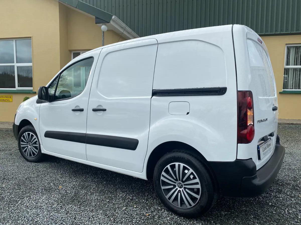 3 Seats ''LOW KLMs''- Warranty & Finance Supplied - Image 2