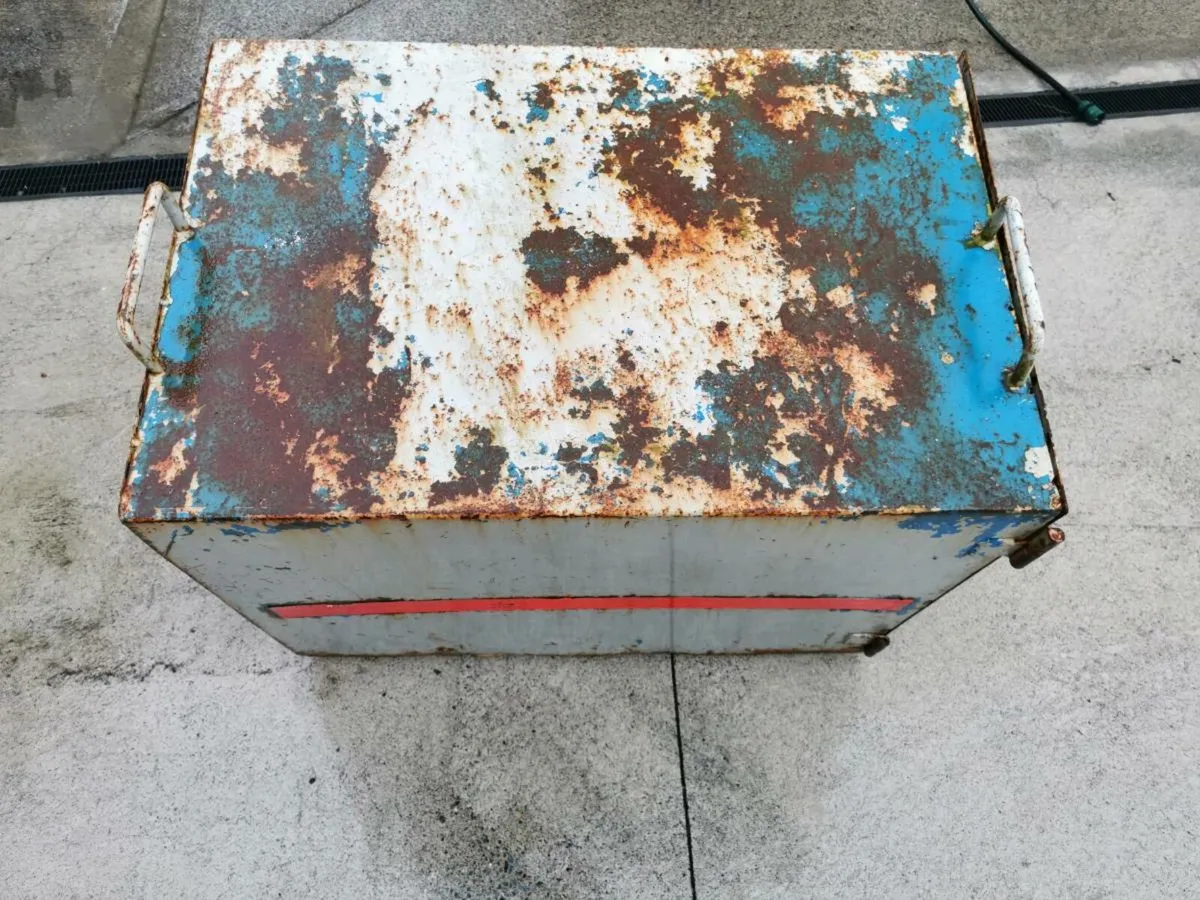 Dog box for sale in Co. Galway for €90 on DoneDeal