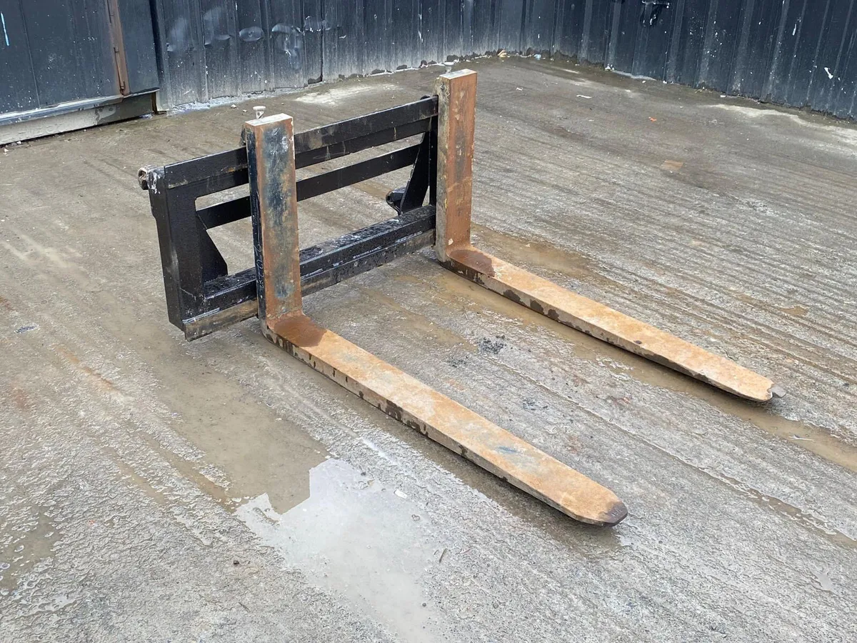 Pallet Forks On Euro Bracketa - Image 1