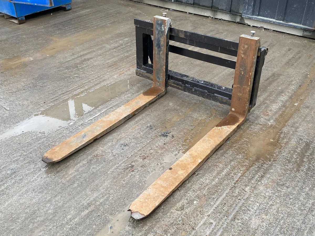 Pallet Forks On Euro Bracketa - Image 4