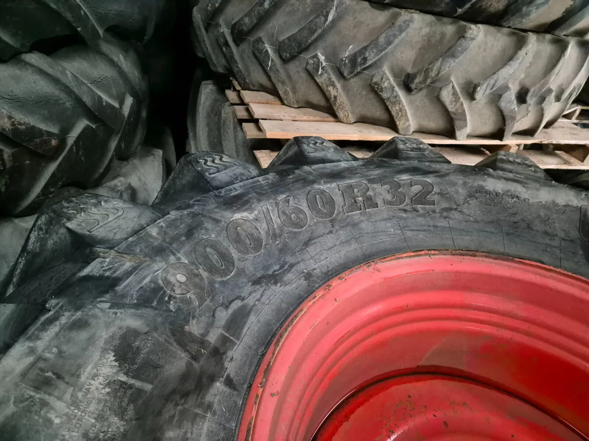 900 60 r32 Bkt.   Centres available.    Good tyres - Image 4