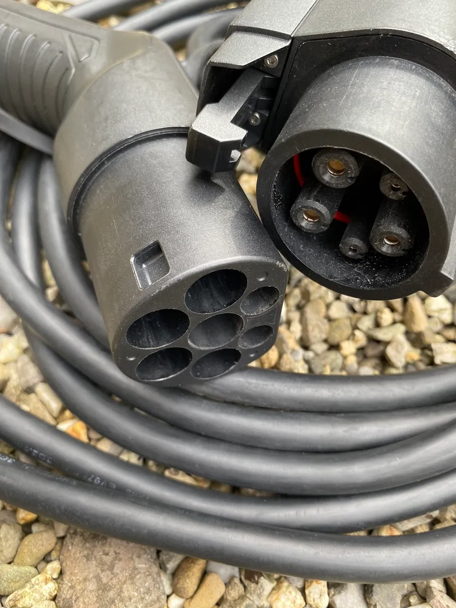 Electric cable typ 1 to typ 2 for plug in cars