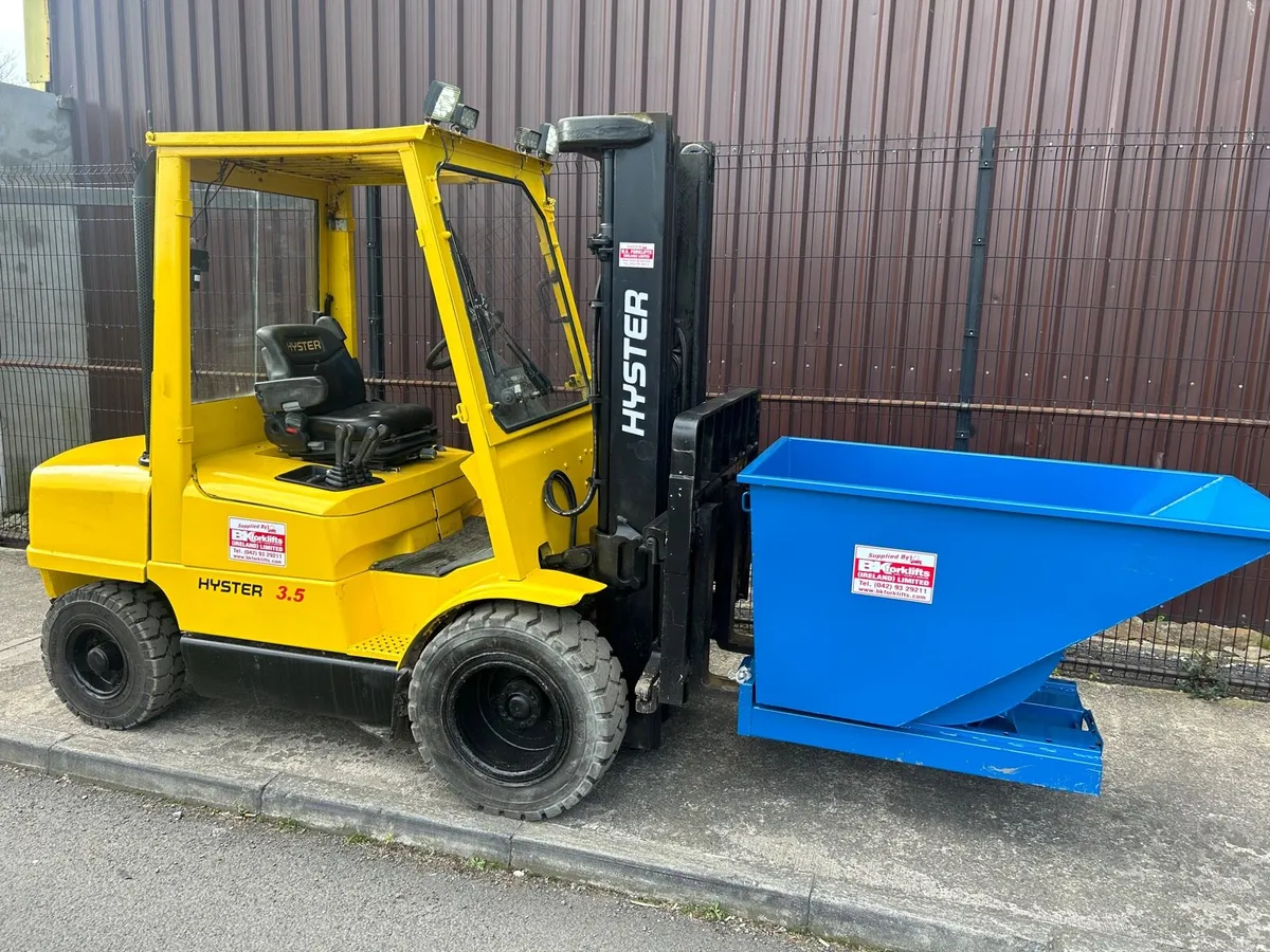 Forklift Tipping skips - Image 1