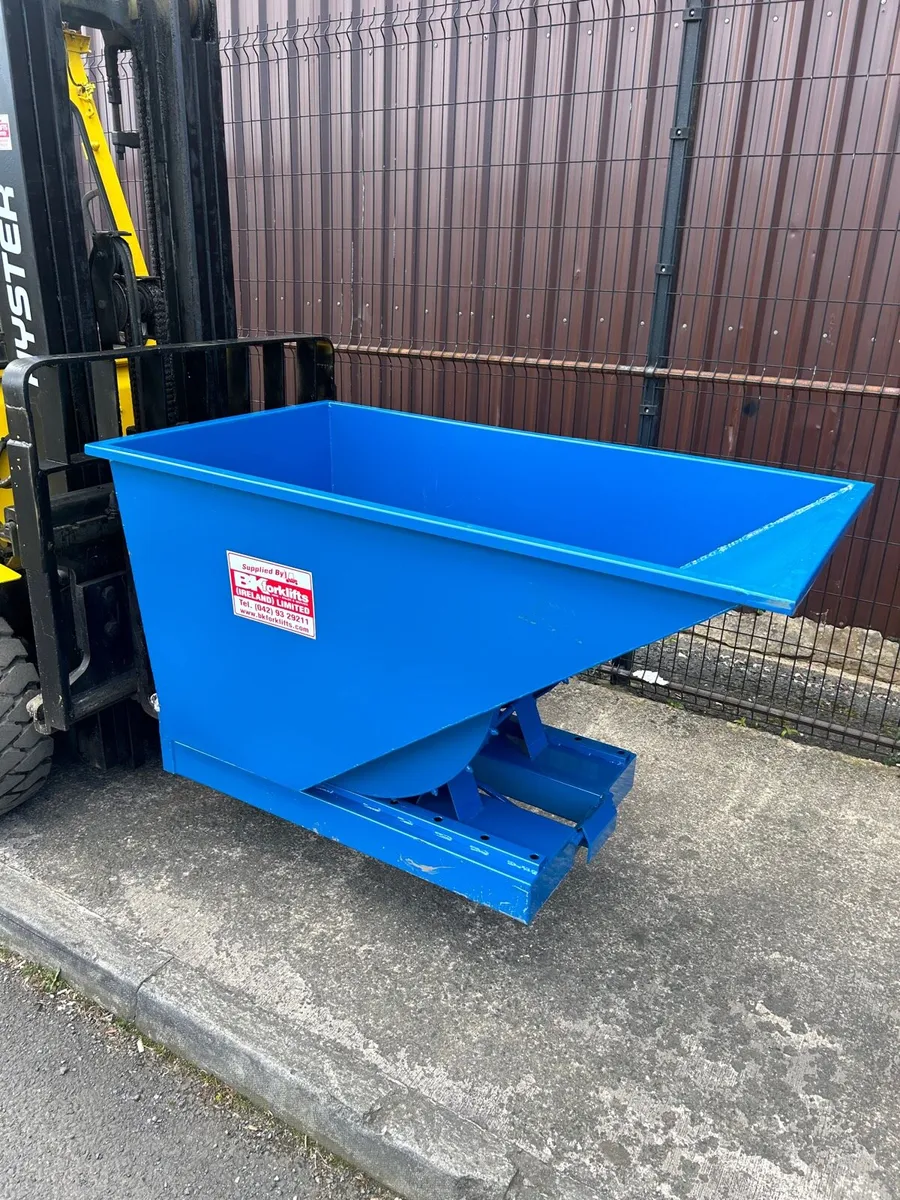 Forklift Tipping skips - Image 2