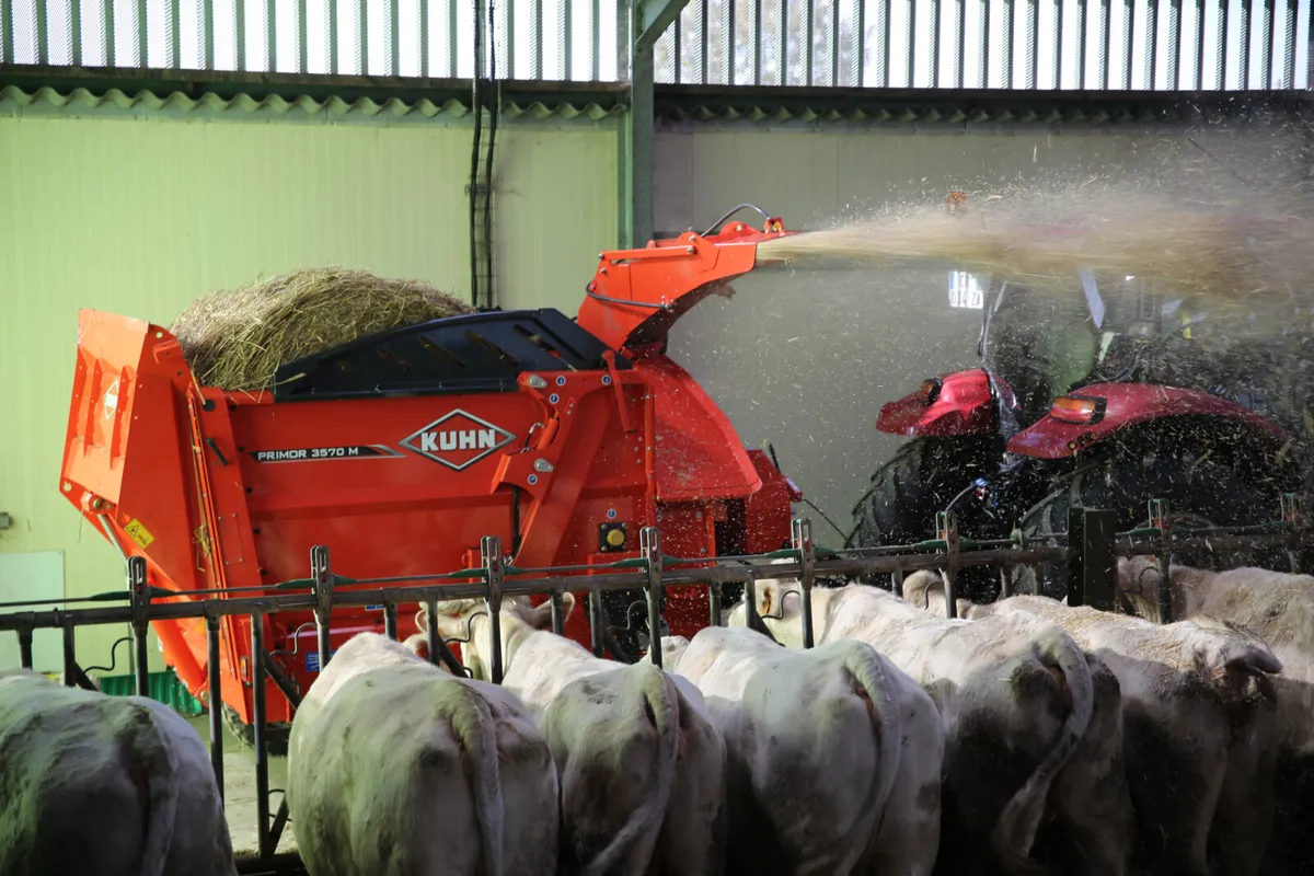 Kuhn Primor Trailed Straw Blower & Feeder - Image 1