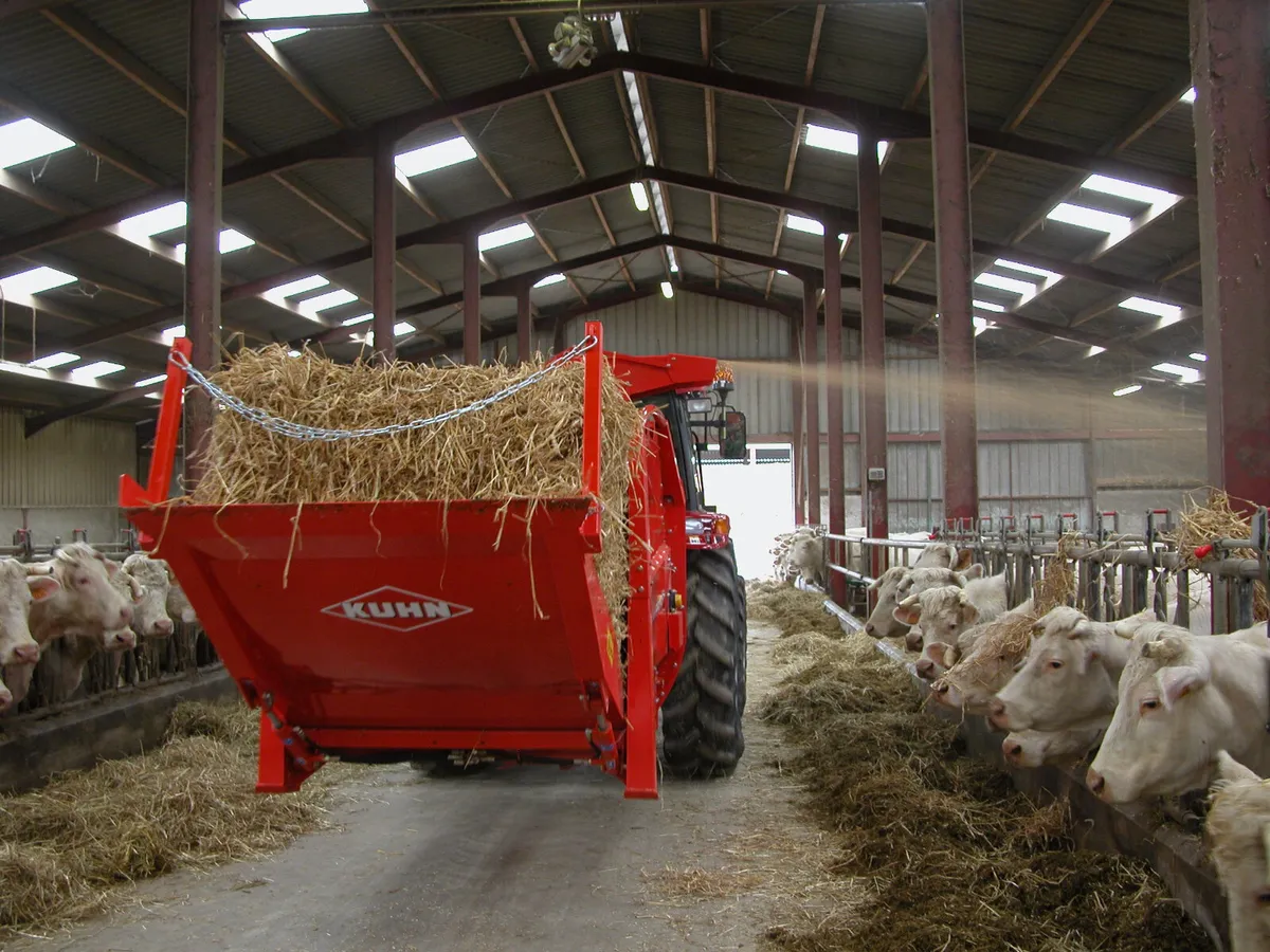 Kuhn Mounted Primor Straw Blower and Feeder - Image 4