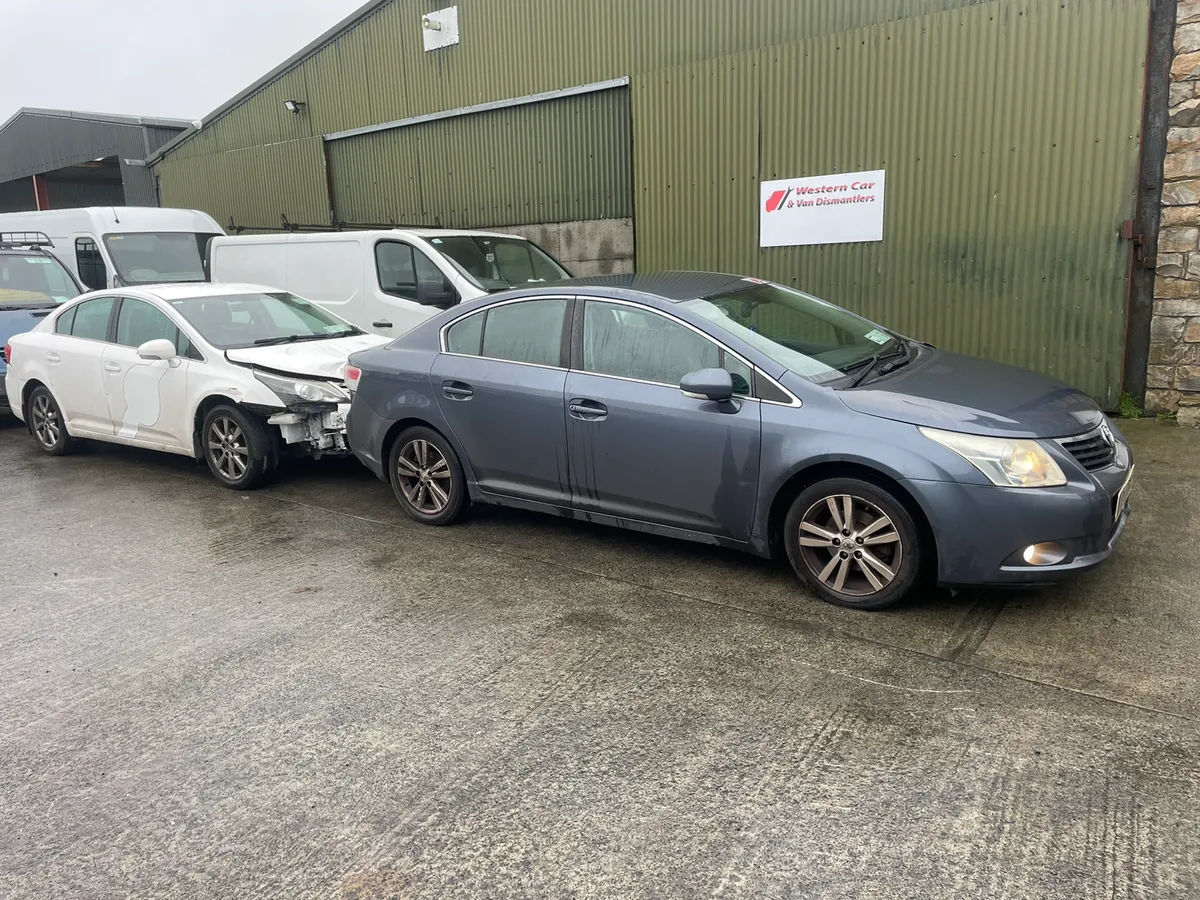 2010 & 2014 Toyota avensis cars for dismantling