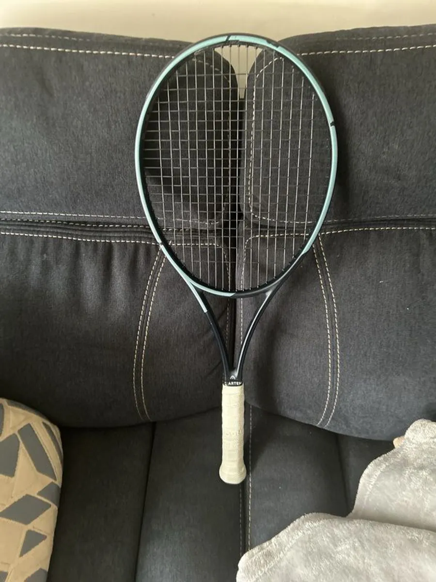 Gravity pro tennis racket