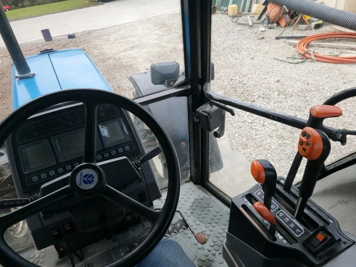 Ford 8240 - Image 2