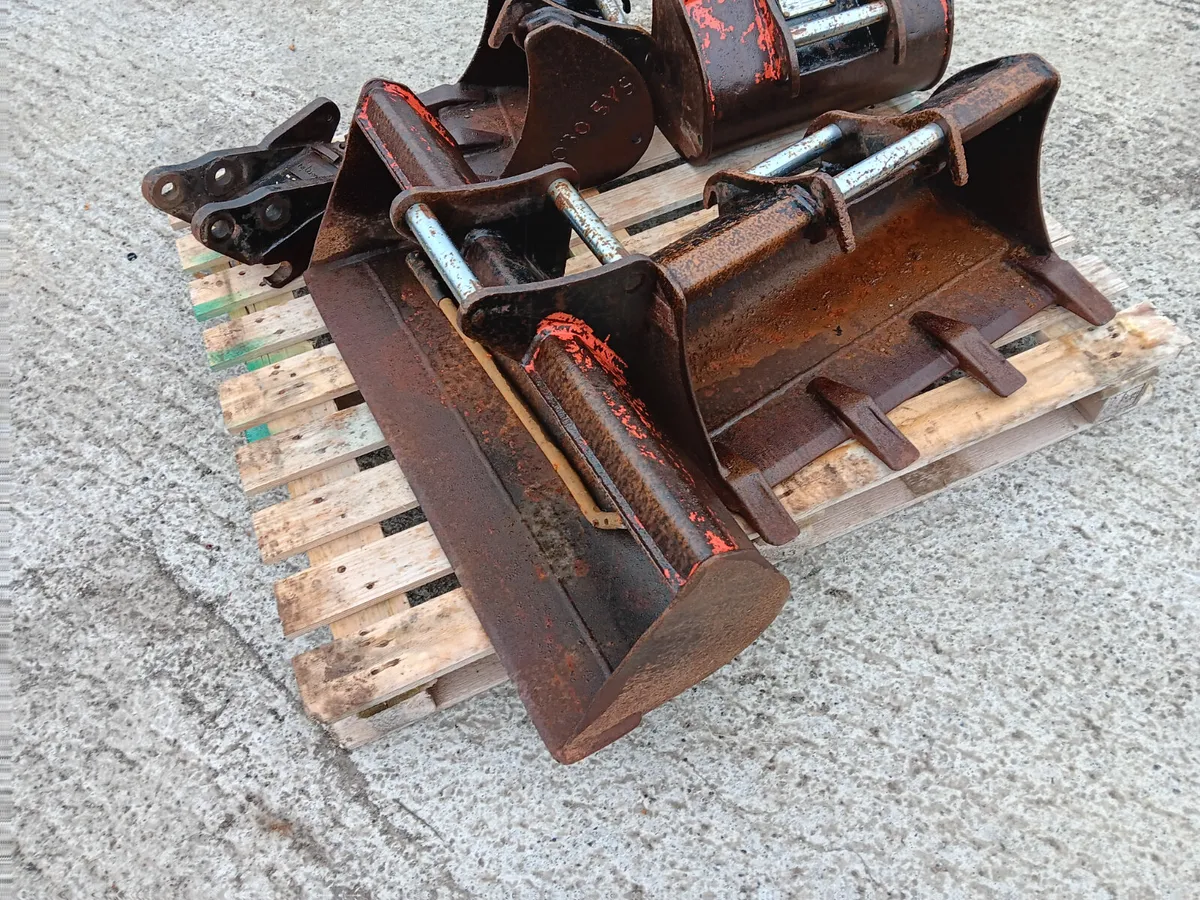 Full set of buckets - Image 1