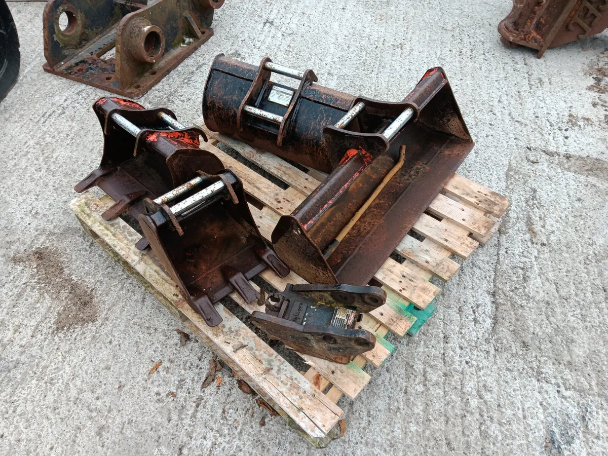 Full set of buckets - Image 4
