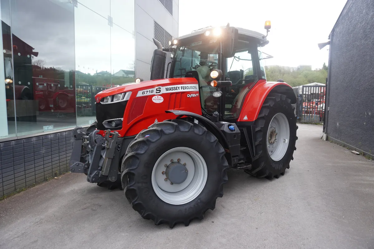 Massey Ferguson 6718S DYNA-VT