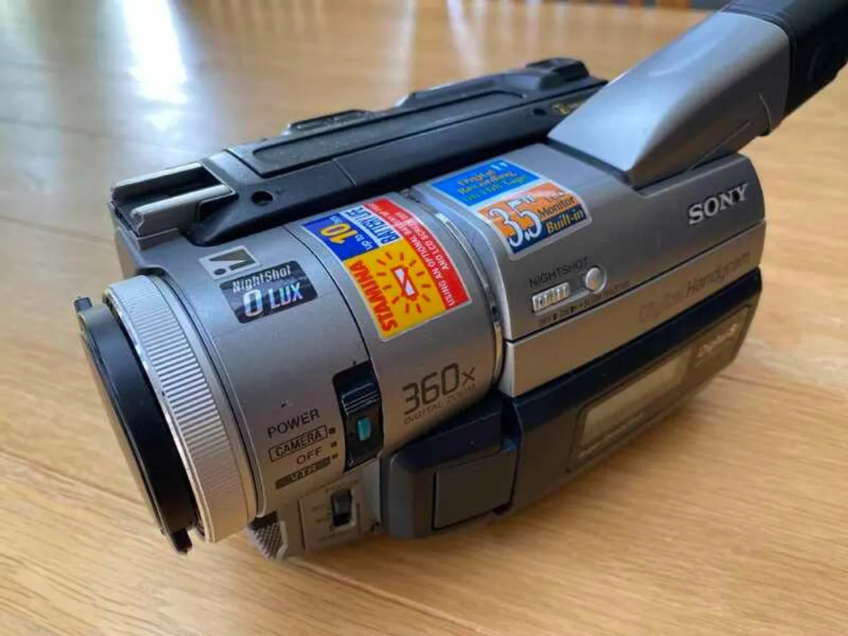 Sony DCR TRV310E Digital 8 Camcorder - Image 1