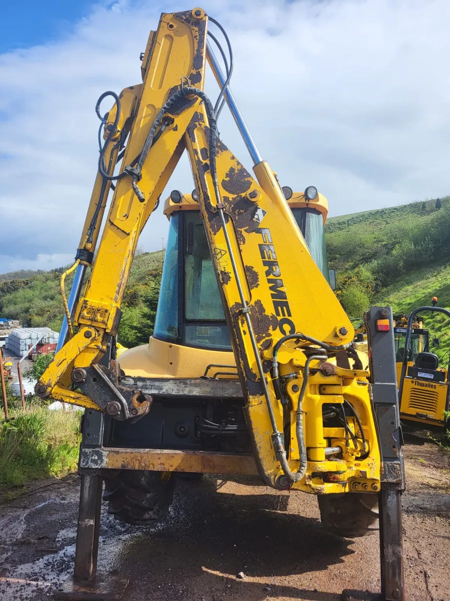 FERMEC 860 BACKHOE LOADER - Image 2