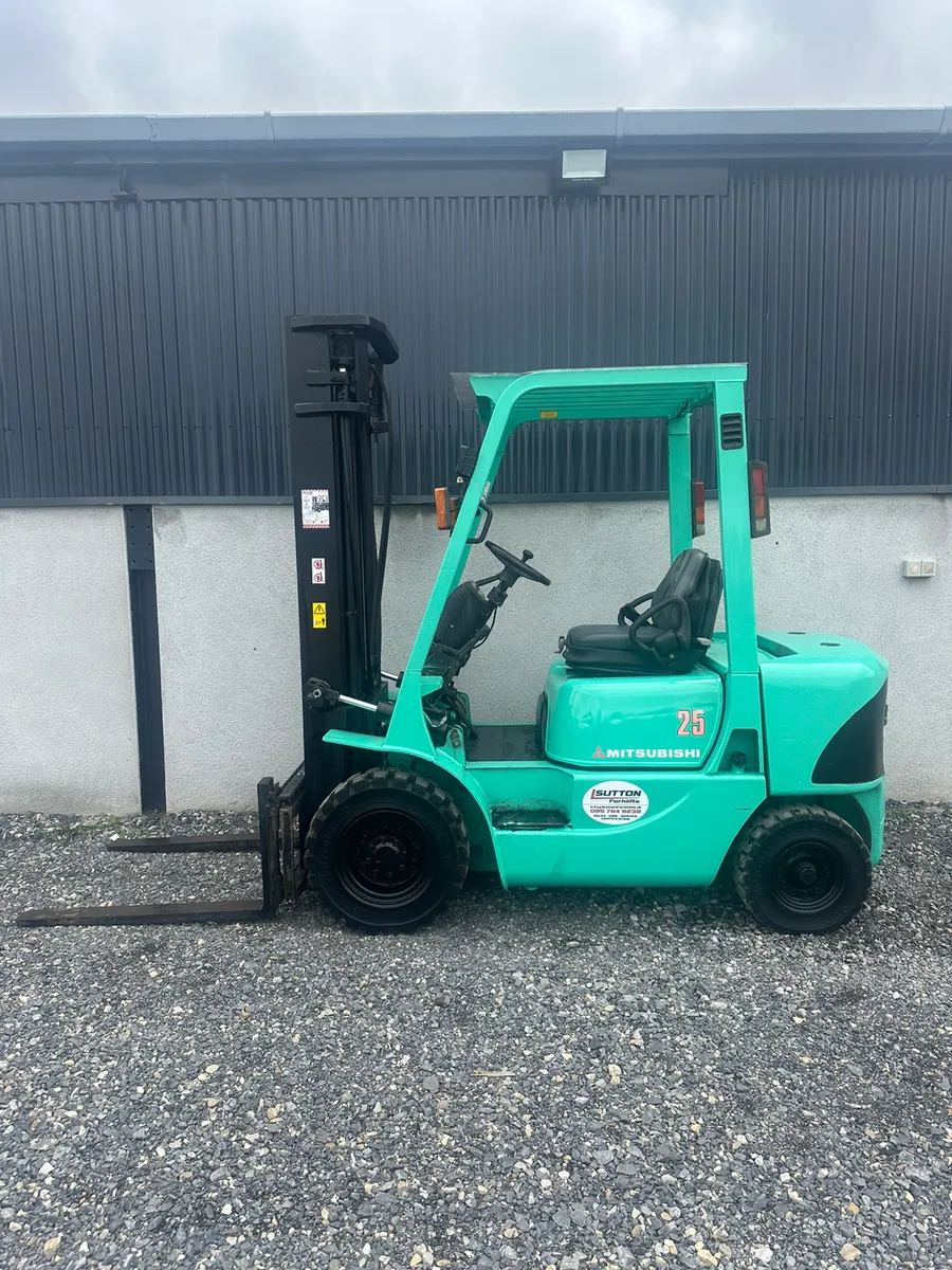 Mitsubishi FD25K Forklift - Image 1