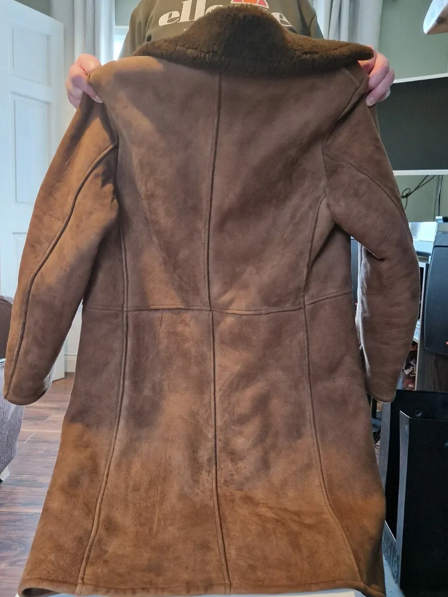 Wellington Executive Sheepskin Coat - Image 4