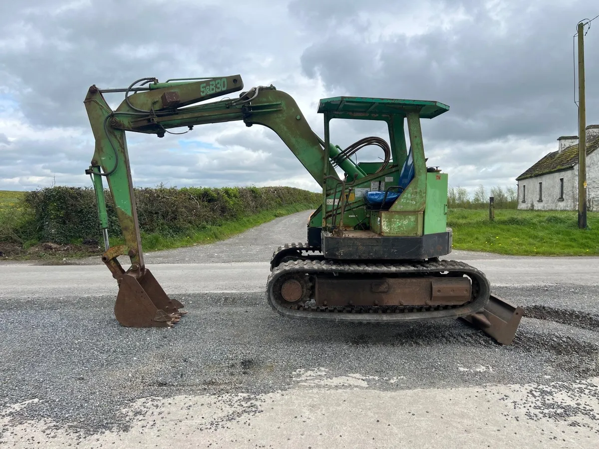 Nissan 6 ton excavator €9,950