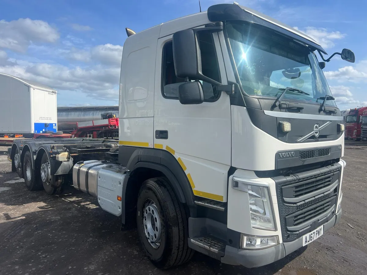 2017 8x2 volvo FM450 Sleepcab Tridam twin lift - Image 2