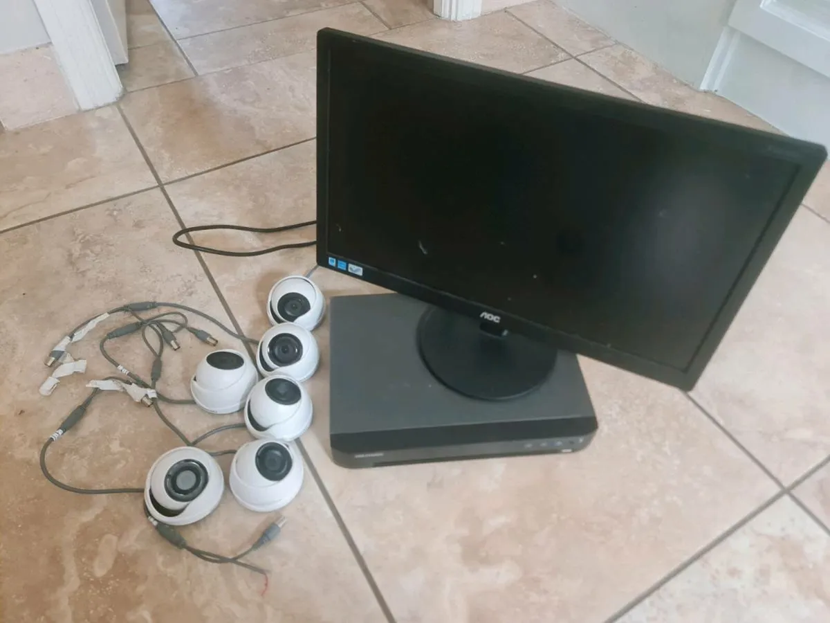 Security Cameras x 4 & 8 Channel DVR Hikvision - Image 2