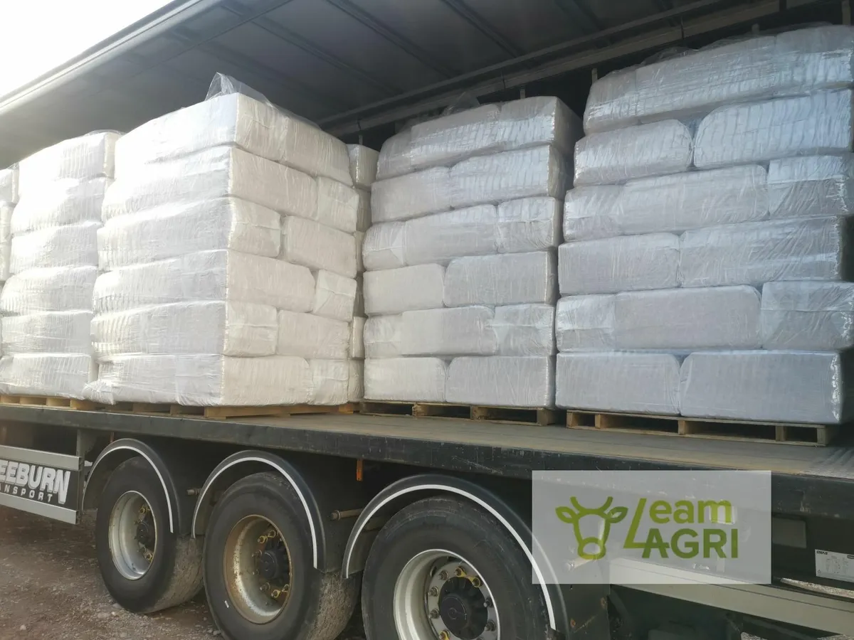 Bales of sawdust and shavings. bedding - Image 2