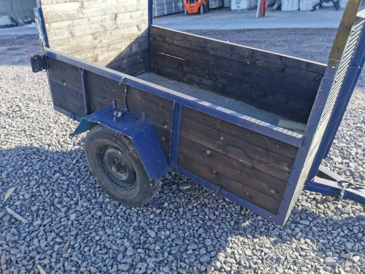 7'6" x 7' 4" trailer. with ramp and rack - Image 1