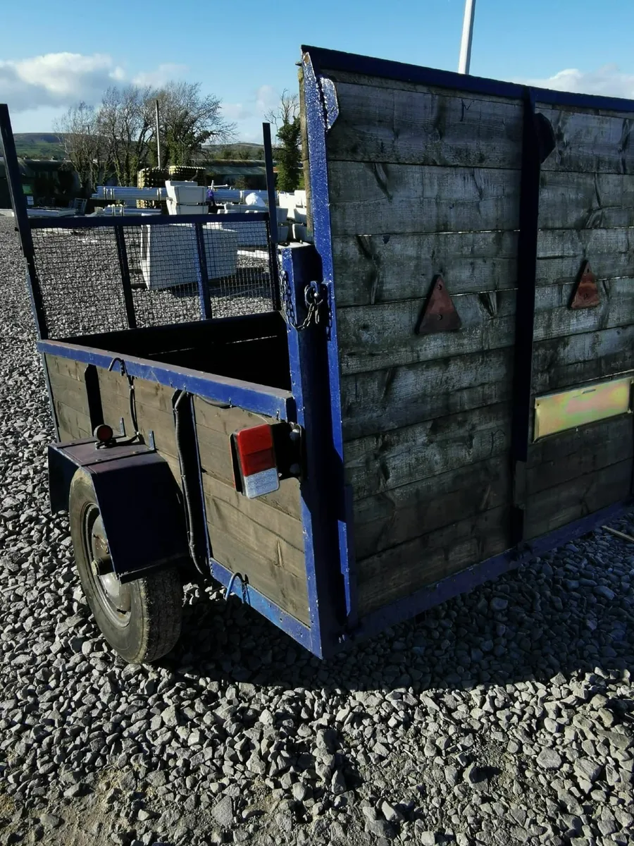 7'6" x 4' 4" trailer. with ramp and rack - Image 3